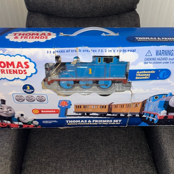 Thomas & Friends Toys Thomas Friends 32 Piece Track Battery Powered Ready To Play Train Set